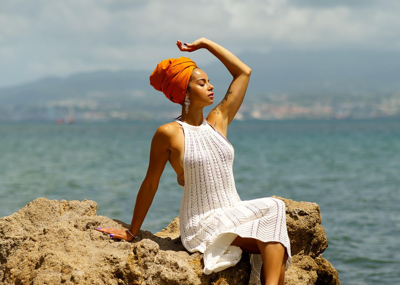 Stylish, easy-to-tie headwrap crown for women with alopecia curly hair and locs 